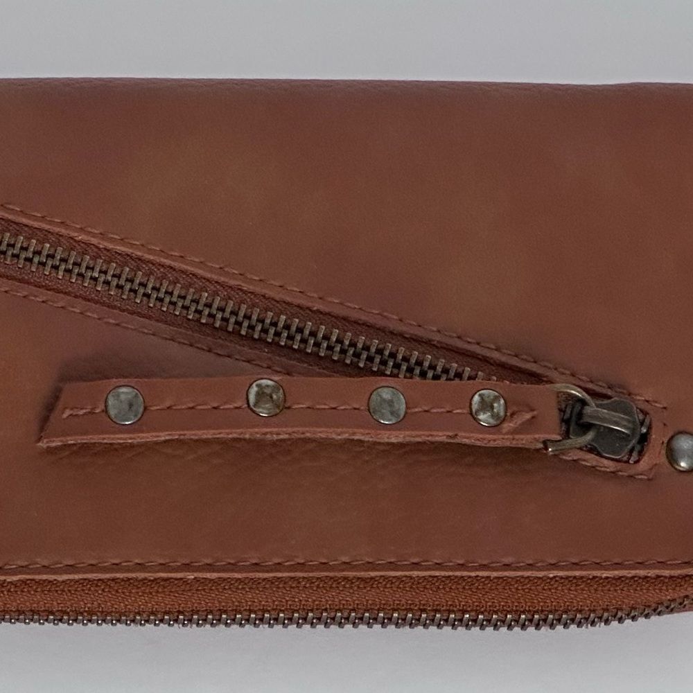 Free People Wallet Brown Distressed Vegan Leather Wristlet Strap Zip Closure - Picture 7 of 12